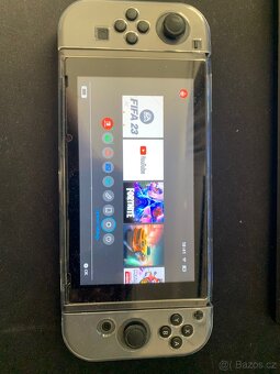 Nintendo switch + 2 hry - 6