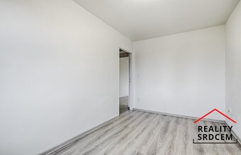 Pronájem zrekonstruovaného bytu 3+0 s balkónem, 55 m2, ul. V - 6