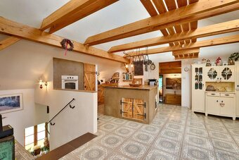 Prodej stylového rodinného domu s penzionem - 6