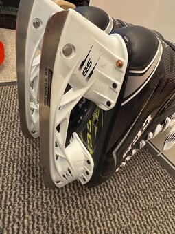 BRUSLE CCM RIBCORE 74K, VEL. 42/8 D - 6