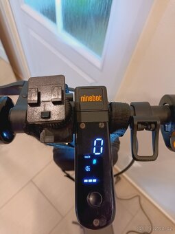 Elektrická koloběžka Ninebot Max G30 - 6