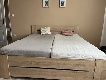 Prostorná manželská postel 190 × 210 cm – skvělý stav - 6