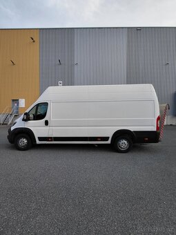 Půjčte si dodávku Peugeot Boxer L4H3 s nákladovou rampou - 6