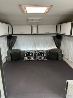 Karavan CHATEAU 380 - 6