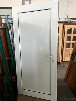 PLASTOVÉ VCHODOVÉ DVEŘE S BOČNICÍ 166x212-PLZEŇ - 6