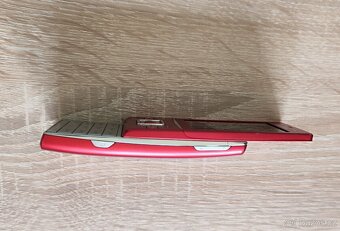 TLAČÍTKOVÝ MOBILNÍ TELEFON SONY ERICSSON J20i - 6