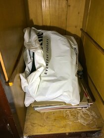 STAROŽITNÝ NÁBYTEK - skříň, přiborník, stůl - 6