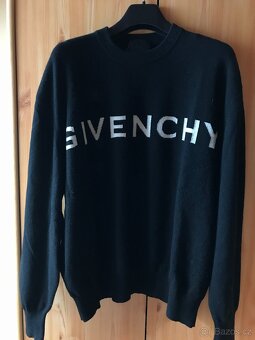 Svetry různých značek a střihů - 6