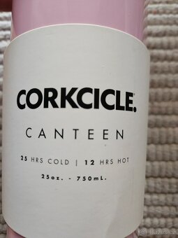 Nová růžová termoska Corkcicle - 6