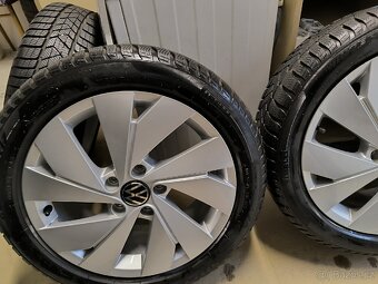 ALU kola VW Golf 8 Octavia 5x112 r17 Originál,zimní pneu 99% - 6
