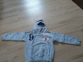 Dámské a dětské oblečení, batohy, tašky, šály, deka - 6