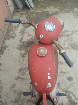 Jawa kývačka 125 - 6