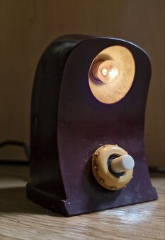 Retro bakelitová stolní lampička - 6