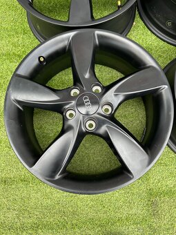 AUDI A3 - NOVÁ ORIGINÁLNÍ SADA DISKů 17 - 6