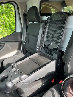 Renault Trafic 2.0 dci - 6