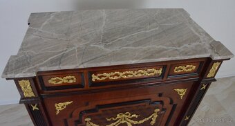Zámecká intarzovaná komoda zdobená bronzem 120 cm - 6