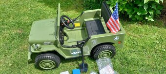 1místný elektrický Jeep Willys s 2.4G bluetooth DO, olivová - 6