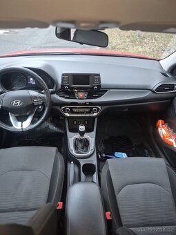Hyundai i30 1.6 CRDi 81 kW - 6