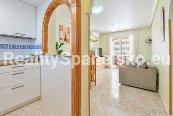 Prodej útulného apartmánu 3kk s výhledem na bazén-Torrevieja - 6