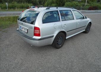 Škoda Octavia 1,6 75 kW KLIMA Historie benzín - 6