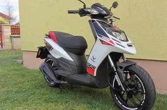 Motocykl skútr aprilia 125 sr Motard - 6