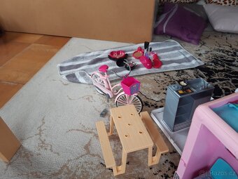 Barbie karavan a spousta doplňků - 6