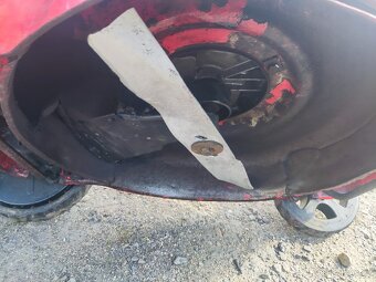 Benzínová sekačka na trávu - 6