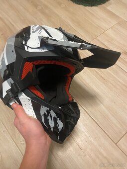 Helma na motorku - 6