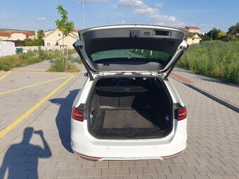 VW Passat Variant R-line 2,0 BiTDi 4x4 - 6