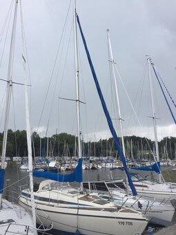 Prodám kajutovou plachetnice Bavaria 890 - 6