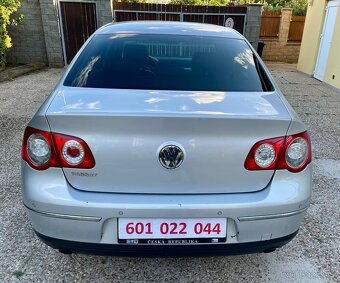 Volkswagen Passat 3.2V6 184kW CZ 1.maj 4x4 - 6