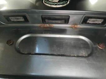 Páté dveře šedá metalíza LF8L Škoda Superb 2 kombi r.v. 2010 - 6