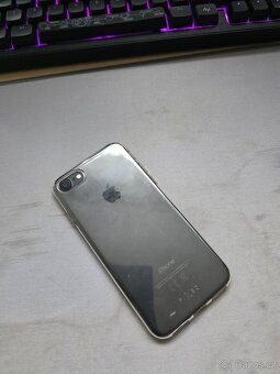 Iphone 7, 32GB + průhledný kryt - 6