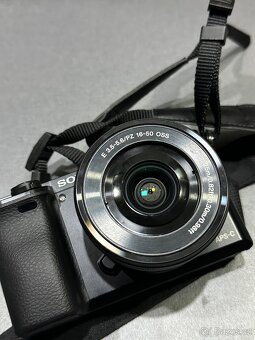 TOP STAV Sony A6000 + 2 objektivy + obal - 6