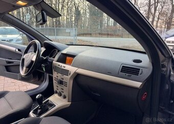 Opel Astra 1.6 16V benzín manuál 85 kw - 6