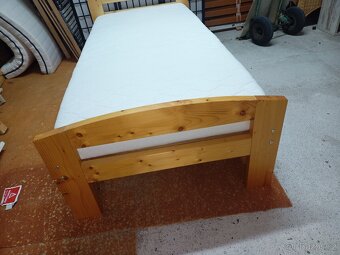 Prodám hezkou postel z masivu 90 x 200 cm - 6