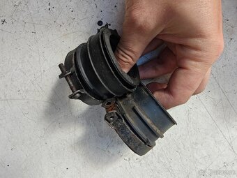 Kawasaki ER-5 - karburátory - příruby - 6