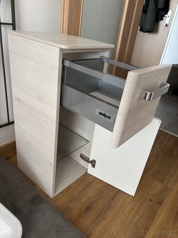 Koupelnová skříňka - 6