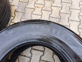 Prodám 2x vodící pneu Kumho 385/55 R22,5 - 6