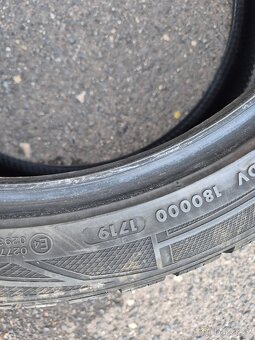 235/40r19 -Zimni 2ks Vredestein 6mm - 6