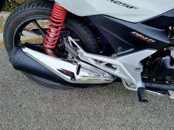Honda CB125F - 6