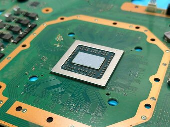 PS4 Pro 1 TB (CUH-7216B) - 6