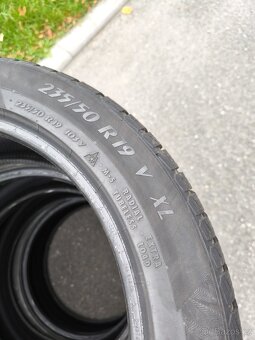 Zimní pneu 235 /50 r19 - 6