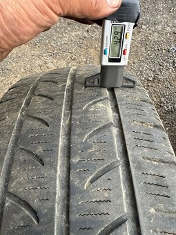 Pneumatiky  zimní 215 /70R15C Yokohama WY01 - 6