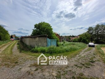 Prodej pozemku s rodinným domem a dalším stavebním místem na - 6