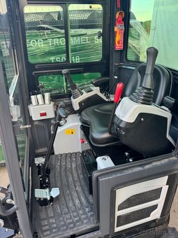 Minibagr CT14-D - 3 válec motor, kabina - 6