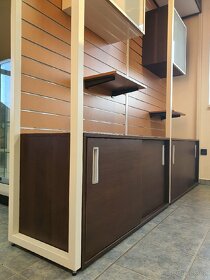 Výstavní, prodejní stěna (regál) do prodejny, kanceláře - 6