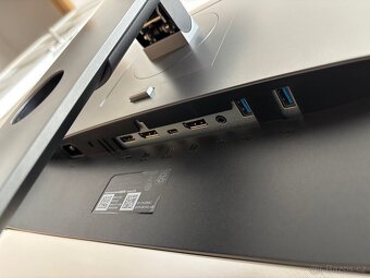 25" Dell U2520D UltraSharp - 6