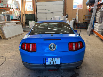 Ford Mustang, 4,0L manuál - garážovaný - 6