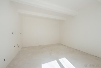 Stylový ateliér 1+kk se soukromou terasou - 6